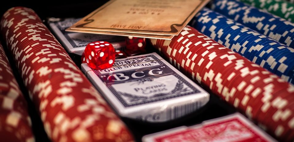 number of chips, online gambling, online gaming site, online poker, play poker online, poker chips, standard number of chips, tournament chips, World Poker Championships, what are poker chips?